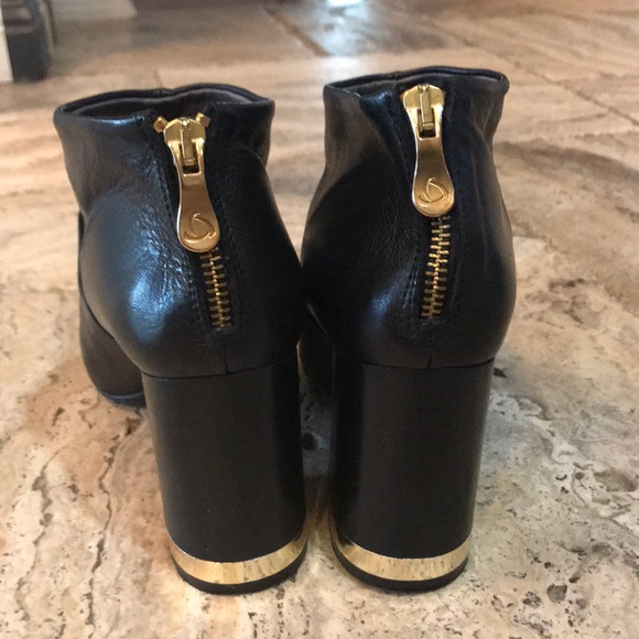 Kanna made in Spain black and gold booties. - Picture 3 of 7